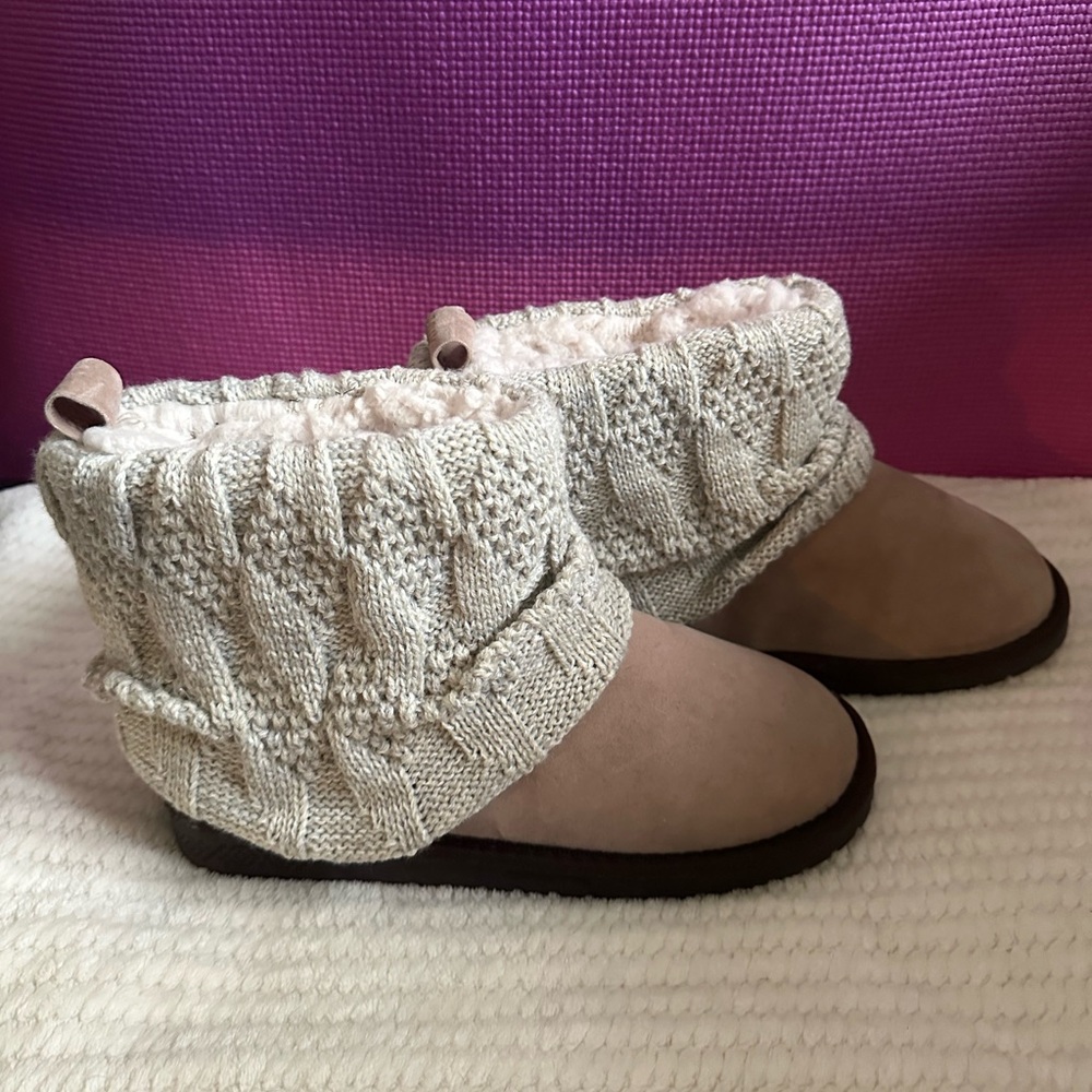 Muk Luks Tan Sweater Boots Size 8
